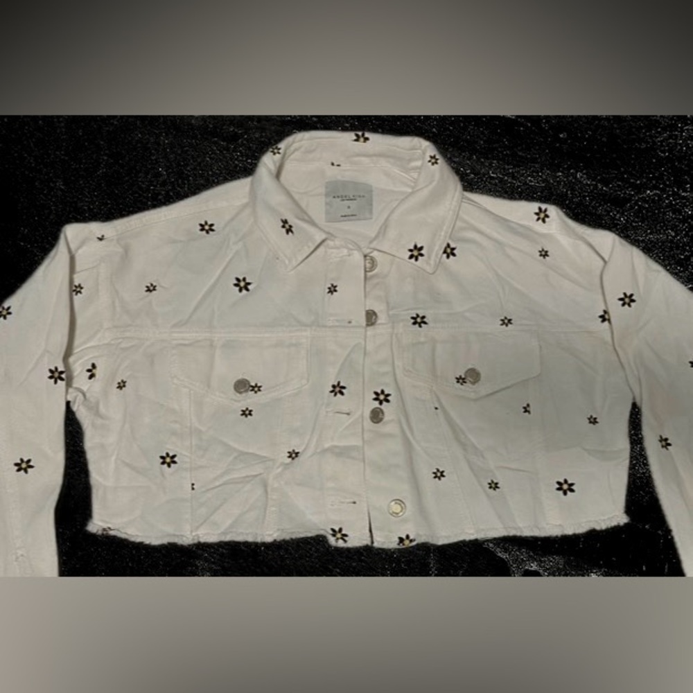 Cropped white denim jacket with black little daisies. Size S. Fits like M